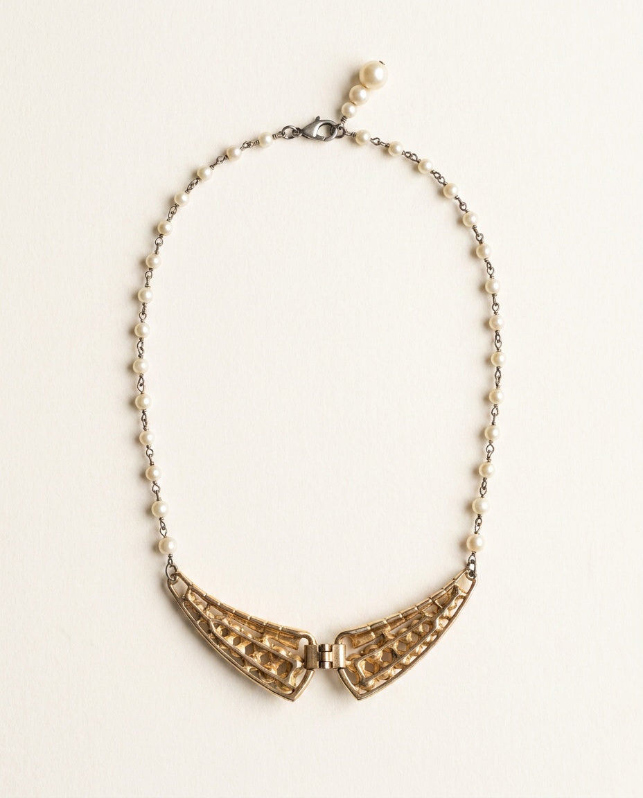 1950s-1960s Mid-Century Gold-Tone Pearl Bib Necklace with Articulated Bib Pendant - photo 2