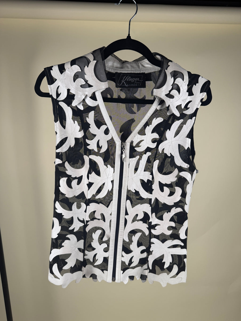 Kluger Furs 1990s Sleeveless Leather Appliqué Mesh Vest with Scalloped Hem - photo 6