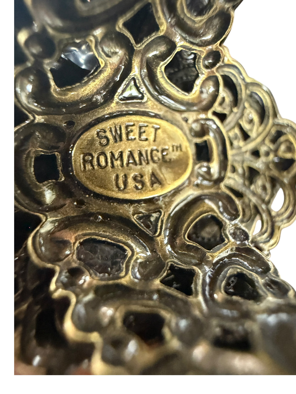 Sweet Romance Vintage Gold-Tone Filigree Ring with Black Stones